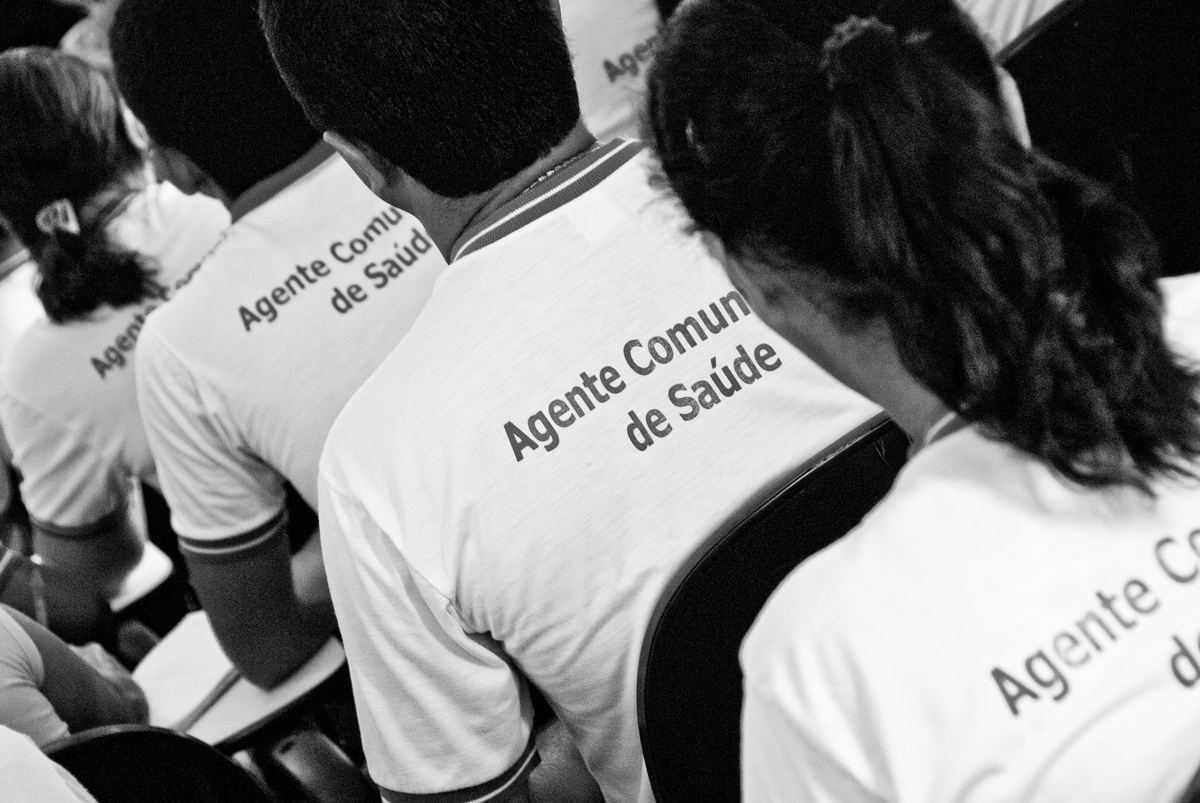 5 agents from back IMPORTED: www_commonwealthfund_org____media_images_publications_case_study_2016_dec_brazil_fhs_5_agents_from_back_la_en.jpg