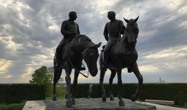 riders on horses_CQC riders on horses