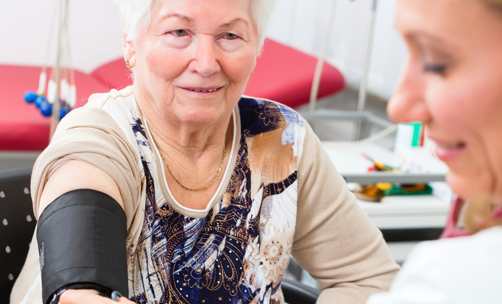 bloodpressure 522543383 1024x620 savedforweb doctor patient hospital health care