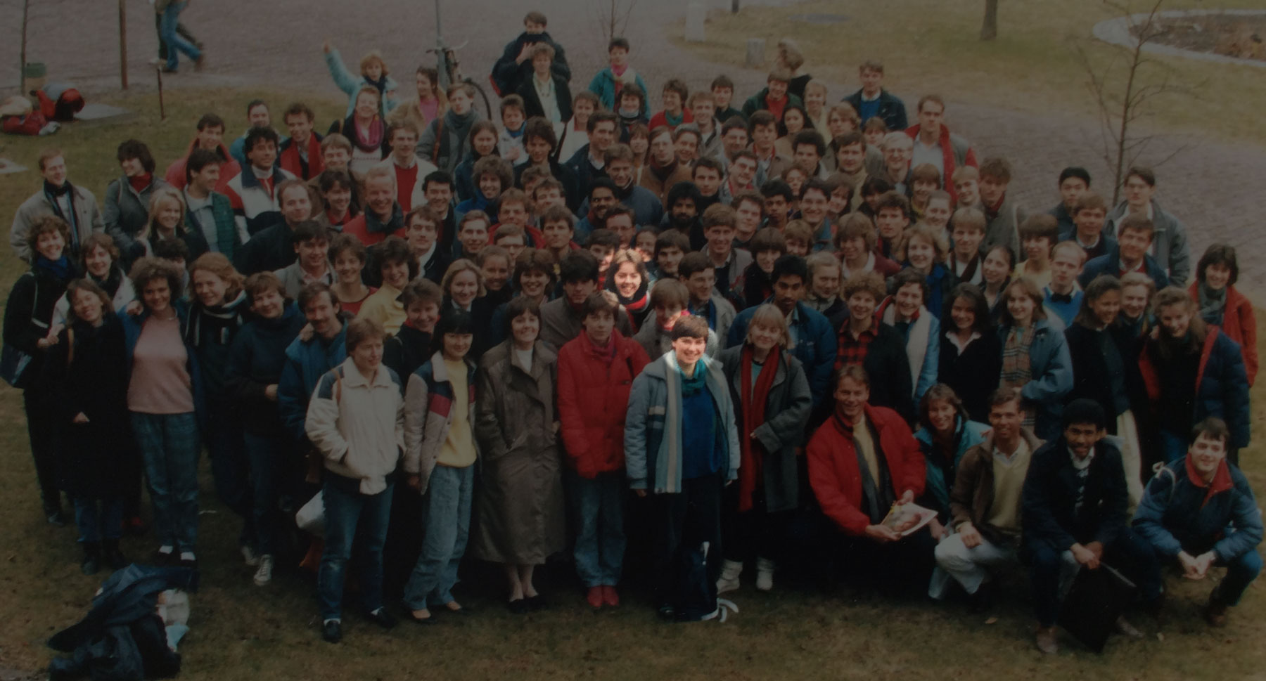 Dr. Marianne Broers (circled, left) and Dr. Ariëtte Sanders (circled, right) with their Leiden Medical School class in 1982.
