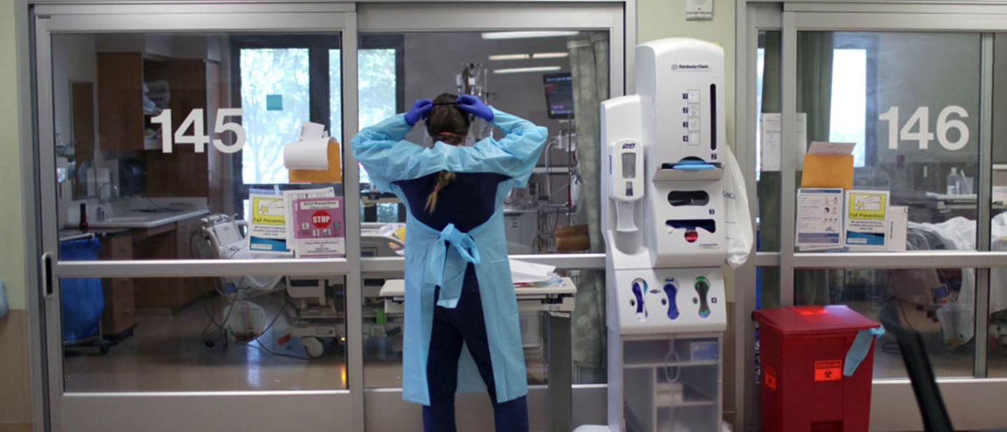 nurse watching patient hospitalized by COVID-19