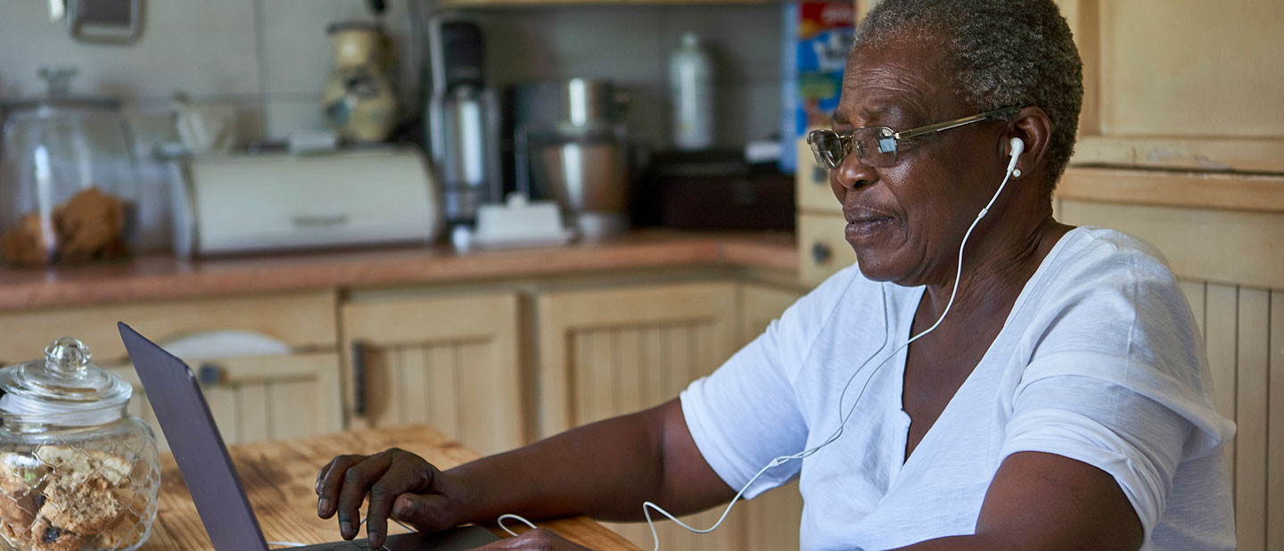 patient receiving therapy online