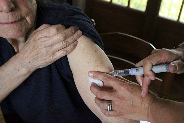 senior getting insulin injection
