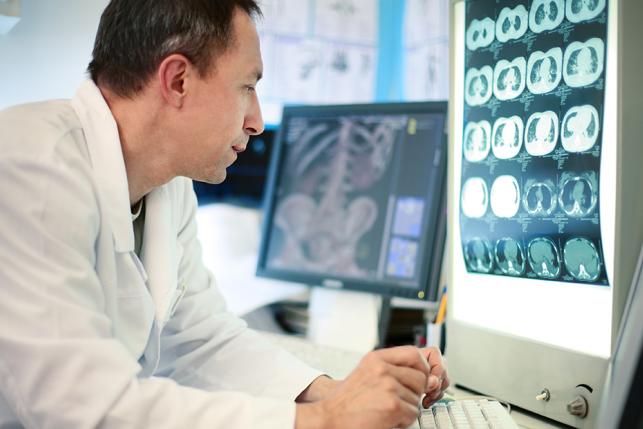 computerxray 152948705 1024x620 savedforweb doctor patient hospital health care