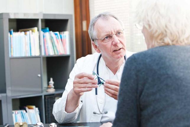 doctor-discusses-device doctor patient health insurance