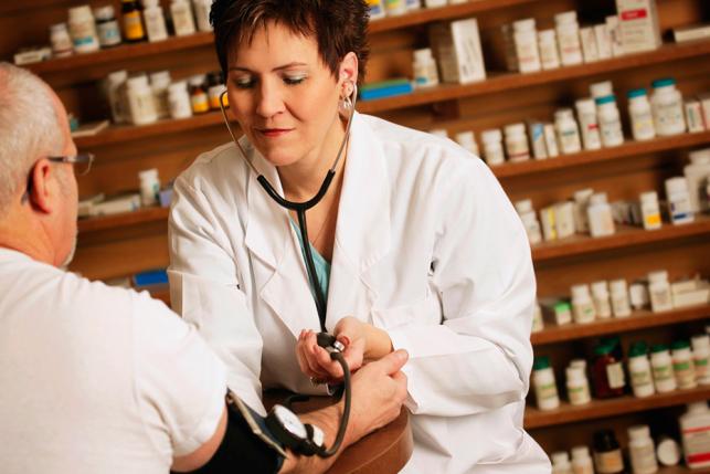 drtakingbloodpressure 81172845 1024x620 Doctor Patient