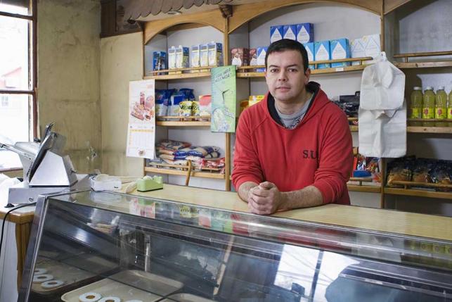 bakeryownerbehindcounter 1024x620 people health insurance