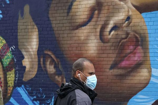 man-wearing-mask-in-the-Bronx-during-COVID-19-outbreak