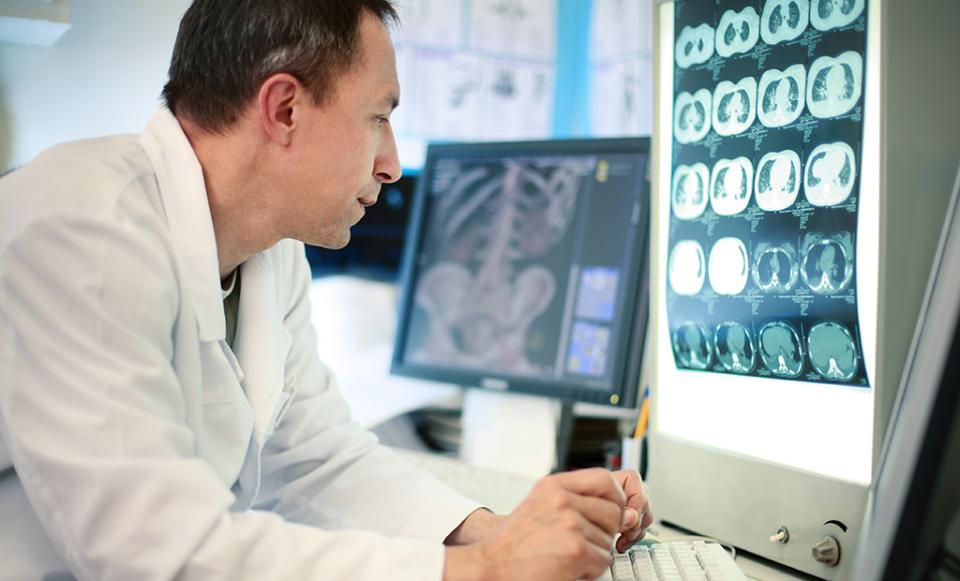computerxray 152948705 1024x620 savedforweb doctor patient hospital health care