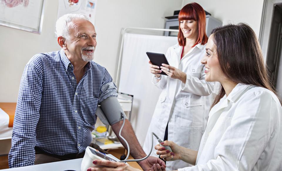 takingbldpressure 506398003 1024x620 doctor patient health insurance