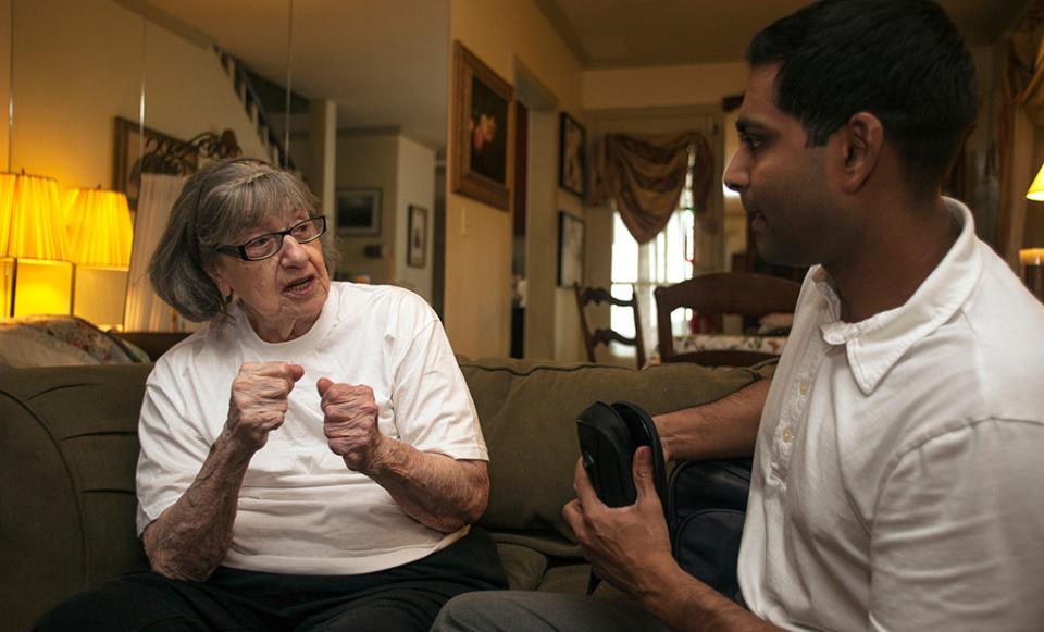 mg 6589b 1024x620 savedforweb doctor patient home visit health care