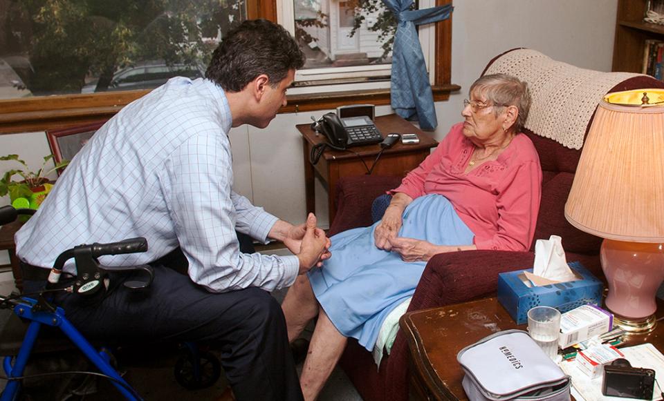 mg 6668b 1024x620 savedforweb doctor patient home visit health care