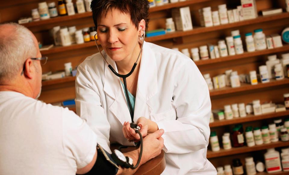 drtakingbloodpressure 81172845 1024x620 Doctor Patient