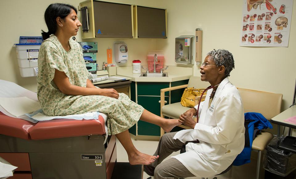 lamont13062601410 1024x620 savedforweb doctor patient hospital health care