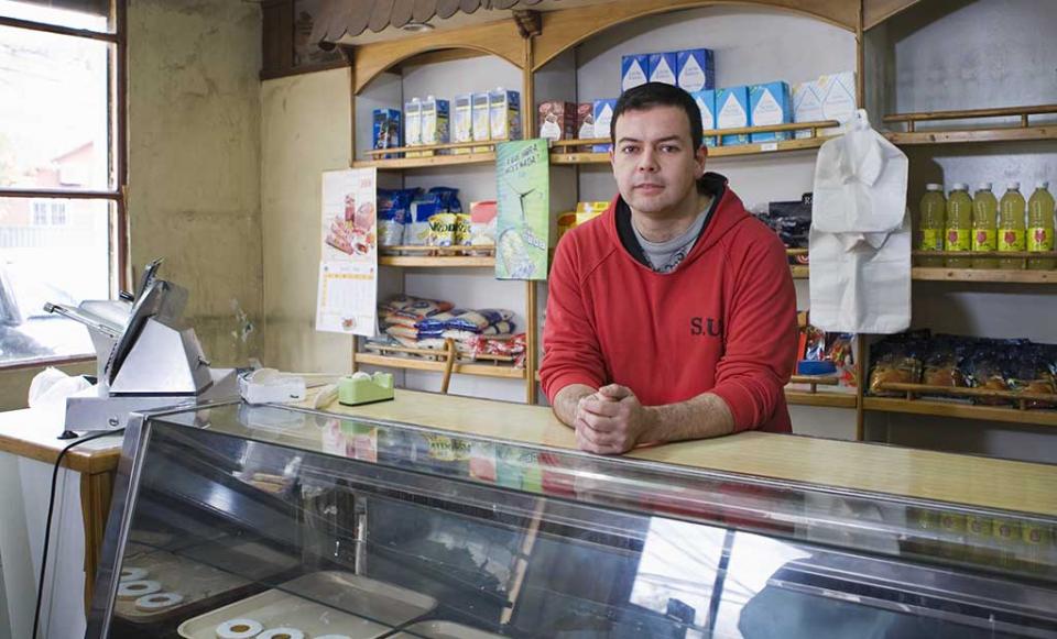 bakeryownerbehindcounter 1024x620 people health insurance