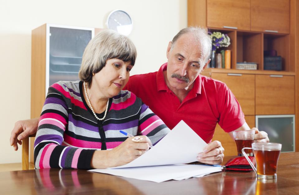 couplelookingatbils couple looking at bills