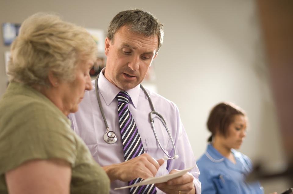 doctorexplainingtreatment Doctor explaining treatment plan