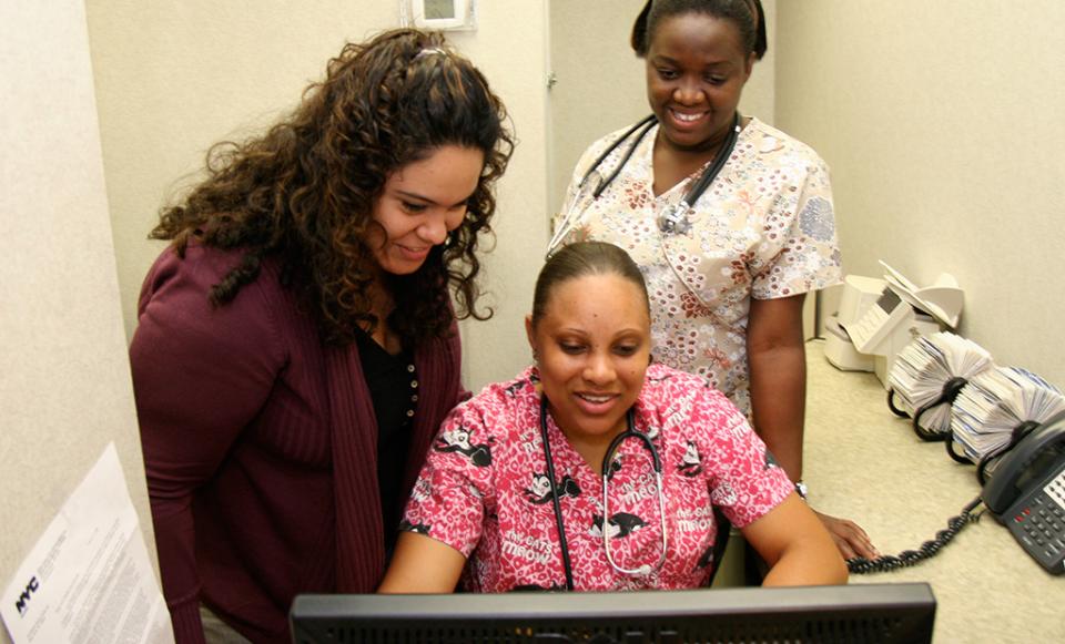 img 0945 1024x620 web health care nurse doctor computer hospital