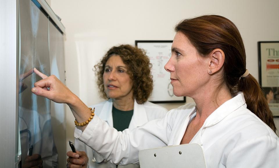 shutterstock 2453787 1024x620 web health care doctor hospital xray