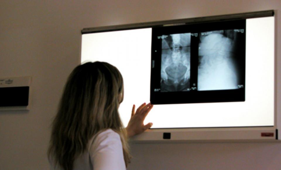 shutterstock 81241 web health care doctor xray hospital