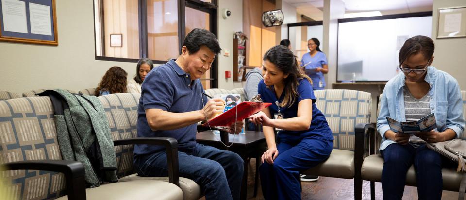 patient-gets-help-from-doctor-in-waiting-room