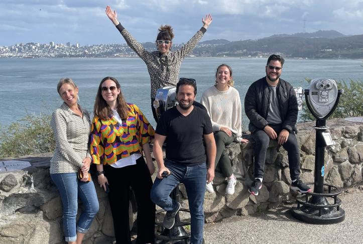 2021–22 Harkness Fellows at the Golden Gate bridge during the California State Health Policy and Innovation Seminar