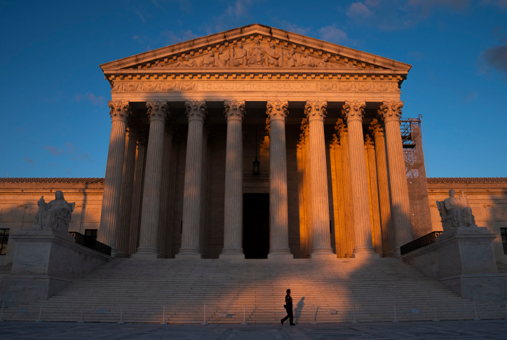 Front view of the column of the supreme court