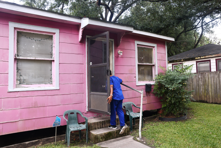 Missy Hastings checks on a resident in Baton Rouge, La., on August 17, 2021. Louisiana state Medicaid agencies are among those across the country seeking to advance racial health equity through contractual provisions in managed care agreements, such as for collecting, classifying, and reporting data by race and ethnicity. Photo: Mario Tama/Getty Images