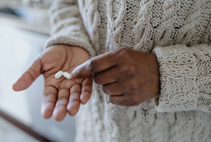 Photo, hands hold two pills