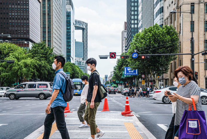 masked South Koreans walk on crosswalk